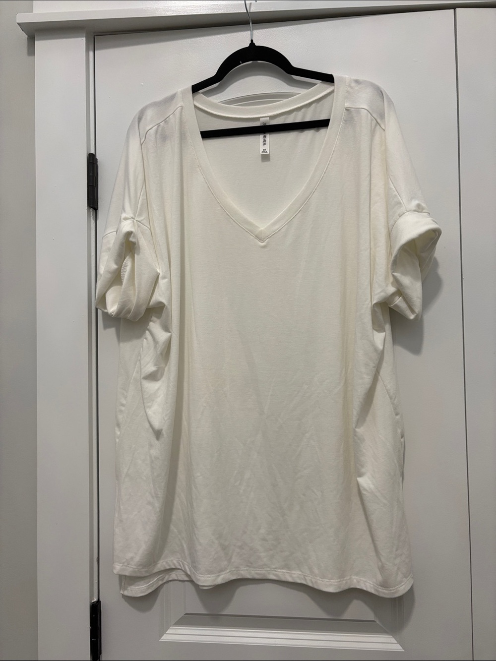 Zenana Outfitters White V-Neck Short Sleeve Tee
